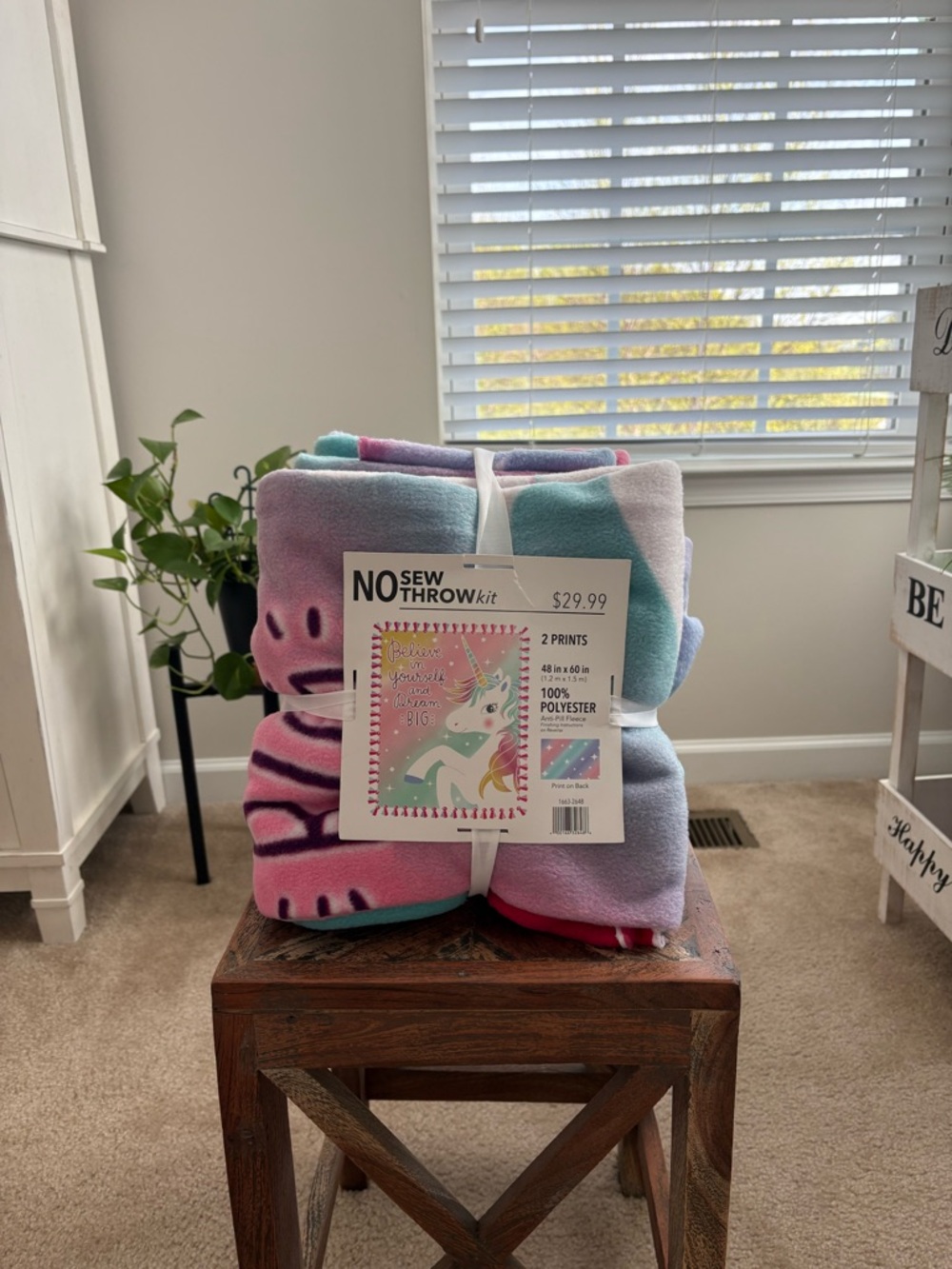 Jas, LLC Anti-Pill Fleece Unicorn & Multi-Color Stars No Sew Throw Kit